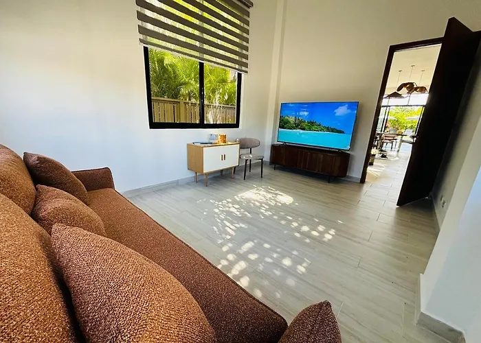 Villa Aguacate Near The Beach