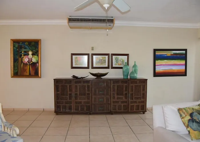 Villa M-6 Metro Country Club