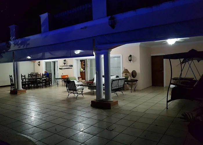 Villa M-6 Metro Country Club